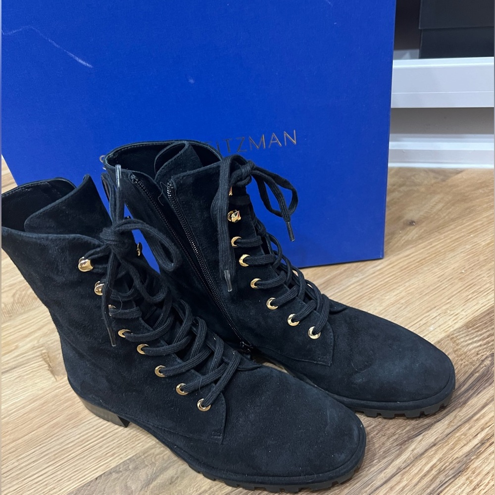 Stuart Weitzman Lane Suède Combat Boot